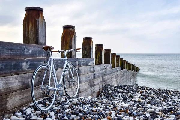 Bicicleta en la playa — Foto de Stock