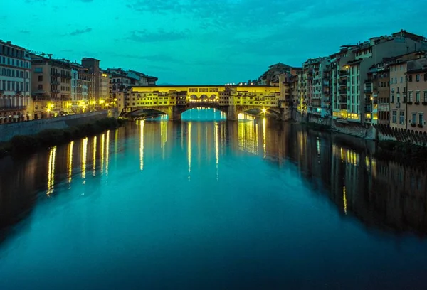 Beautiful shot of the Ponte Vecchio bridge under a blue cloudy sky — Stock Photo, Image