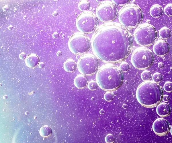 Beautiful shot of soap bubbles on a purple background with interesting textures — Stock Photo, Image