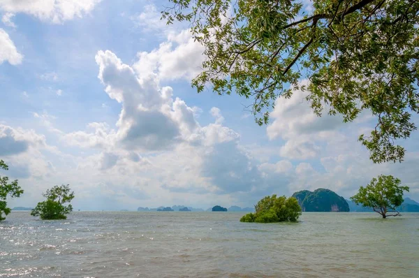 Όμορφη φωτογραφία του ωκεανού που συνδέεται με τη φύση στο Ao Nang Krabi, Ταϊλάνδη, Ασία — Φωτογραφία Αρχείου