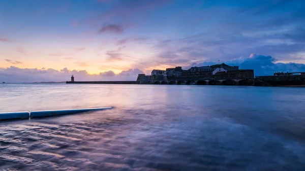 Hisnande Solnedgång Över Det Historiska Slottet Cornet Vid Stranden Guernsey — Stockfoto