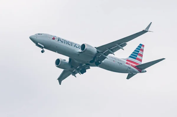 American Airlines, Boeing 737-8 MAX, N324RN, Washington Reagan National Airport, October 14, 2018 — 스톡 사진