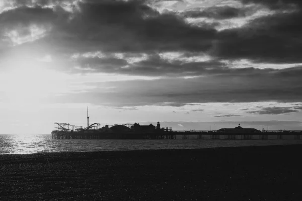 Brighton Pier und Strand — Stockfoto