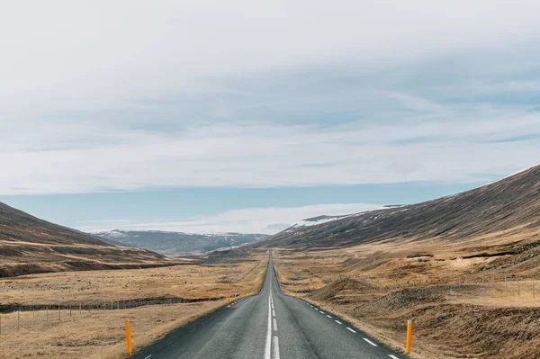 Zlanda Nın Dağlık Manzarasının Ortasındaki Ünlü Çevre Yolunun Güzel Bir — Stok fotoğraf