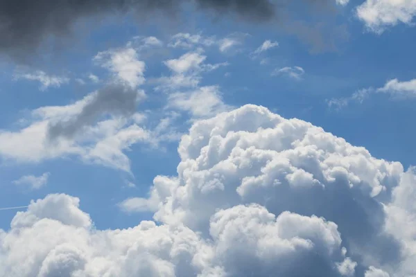 Closeup shot of fluffy white cloud in the beautiful blue sky — Stok Foto