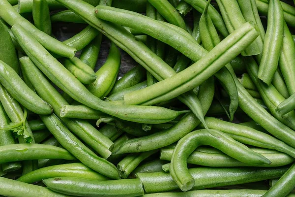 Gros plan de haricots verts crus frais - parfait pour un article sur la nourriture végétarienne — Photo