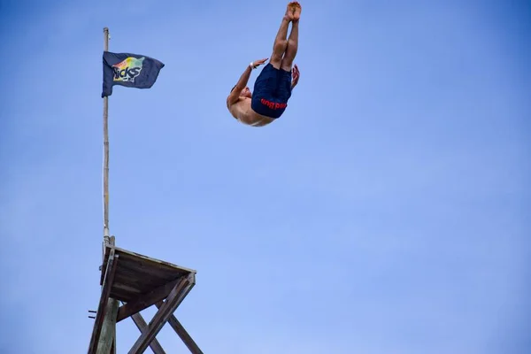 Red Bull Cliff Diver Sprungplattform — Stockfoto