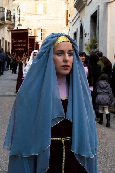 Kobiece osobistości w męce Chrystusa. Wielki Piątek procesja, Naxxar, Malta — Zdjęcie stockowe