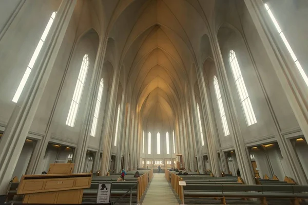 Une Vue Intérieure Haut Plafond Des Colonnes Une Église Paroissiale — Photo