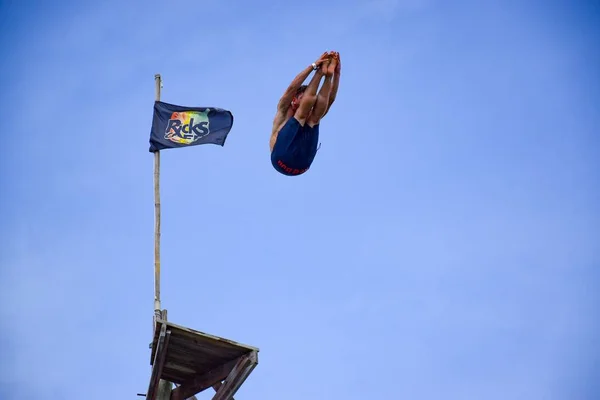 Plateforme de saut de plongeur Red Bull Cliff — Photo