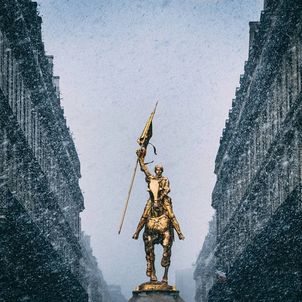 Eine Vertikale Aufnahme Der Historischen Joan Bogenstatue Paris Frankreich — Stockfoto