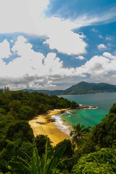 泰国凯瑟琳区卡马拉Haad Laem Sing热带海滩的美丽风景 — 图库照片