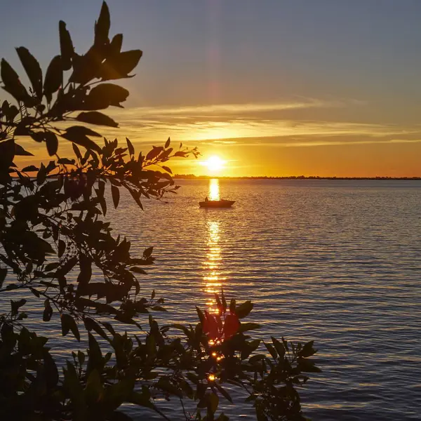 Захоплюючий Теплий Захід Сонця Відображає Океані — стокове фото