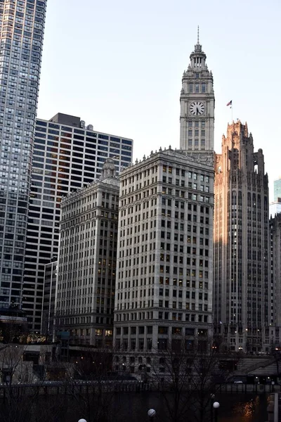 Vertical Shot Modern Buildings River Sunlight Daytime Chicago — Stock Photo, Image