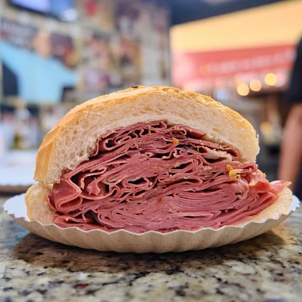 Tiro Foco Seletivo Delicioso Sanduíche Presunto Fresco — Fotografia de Stock