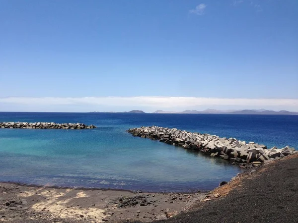 Beach Sea Stones Mountains Background Lanzarote Canary Islands — Stock Photo, Image