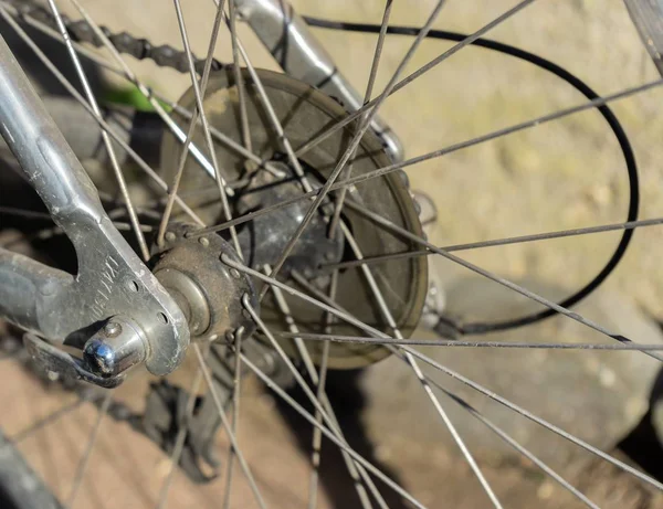Bisiklet Tekerleğindeki Zincirlerin Yakın Çekimi — Stok fotoğraf