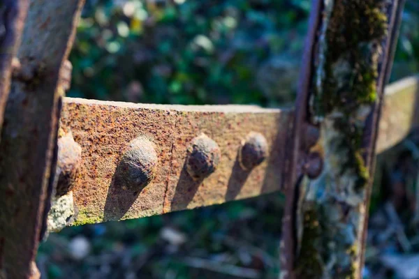 Zbliżenie Bardzo Starego Zardzewiałego Sprzętu Metalowego — Zdjęcie stockowe