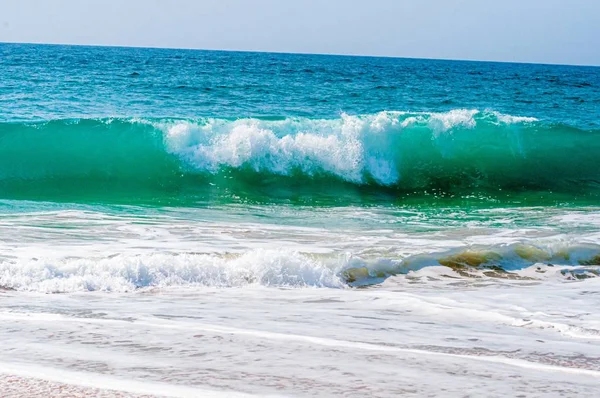 Bel Colpo Calmante Spruzzando Onde Oceaniche Una Giornata Sole — Foto Stock