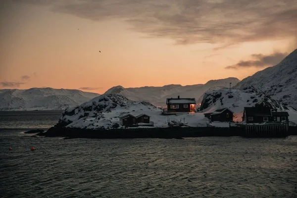 Ett Fascinerande Landskap Hus Mitt Ett Underbart Snölandskap Nordkapp Norge — Stockfoto
