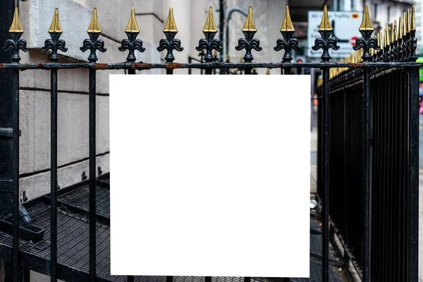 Close Quadro Branco Portão Com Espaço Cópia Para Conteúdo — Fotografia de Stock