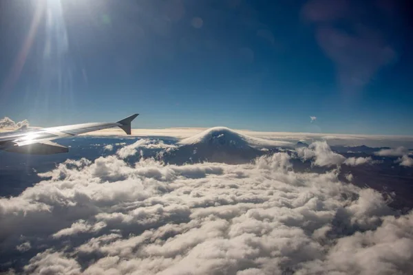 Una Vista Plana Las Nubes Bajo Cielo Azul Luz Del — Foto de Stock