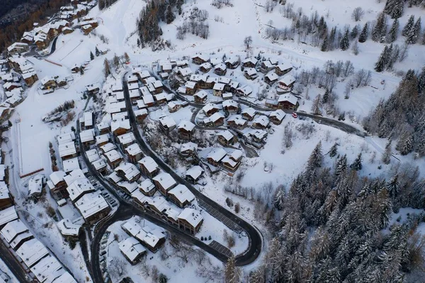 Tiro Ángulo Alto Del Nevado Pueblo Wintersport Sainte Foy Tarentaise — Foto de Stock