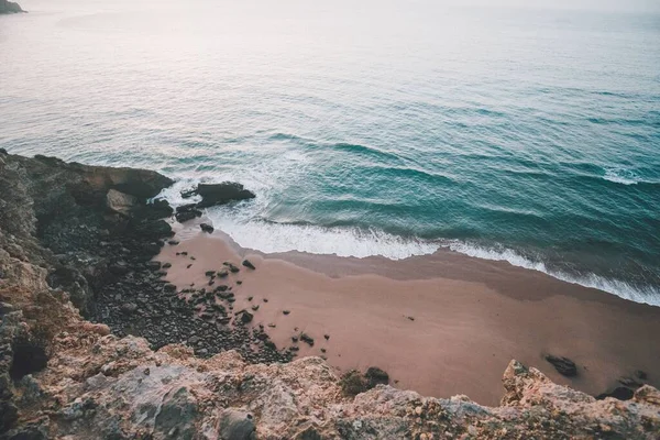 Een Hoge Hoek Opname Van Het Geheime Strand Portugal Ideaal — Stockfoto