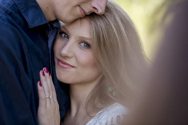 Closeup shot of a happy white couple enjoying each other's company — Stock Photo, Image