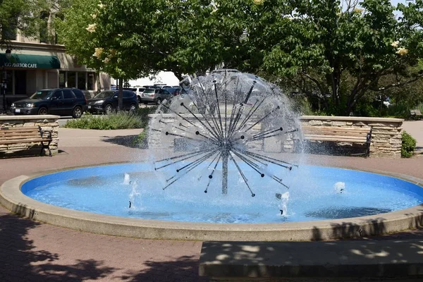 Ball Fountain Surrounded Greenery Park Sunlight Naperville Illinois — ストック写真