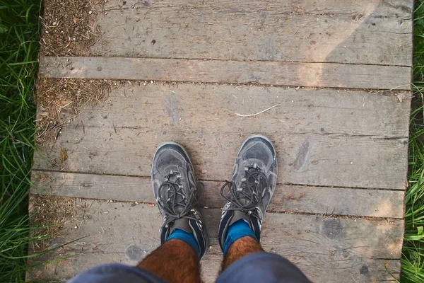 High Angle Shot Person Feet Wearing Sports Shoes Standing Boardwalk — ストック写真