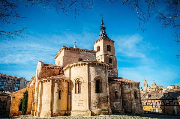 Increíble Iglesia San Milán Capturada Bajo Cielo Azul Segovia España —  Fotos de Stock