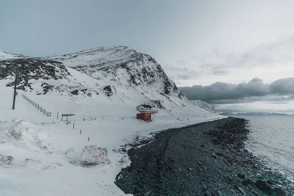 Cenário Fascinante Casas Meio Uma Maravilhosa Paisagem Nevada Nordkapp Noruega — Fotografia de Stock