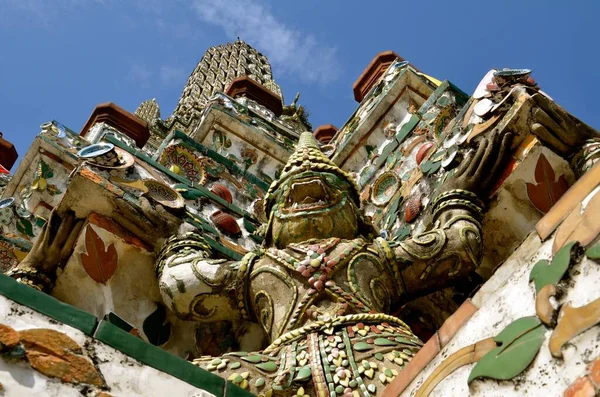 Low Angle Shot Ancient Historical Building Interesting Patterns Bangkok Thailand — 스톡 사진