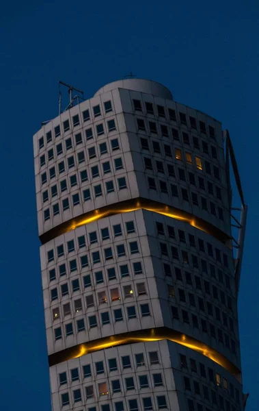 Svislý Nízkoúhlý Snímek Budovy Turning Torso Malmö Švédsko — Stock fotografie