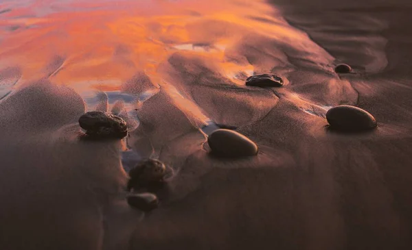 Closeup Stones Beach Sea Background Sunset Reflecting Water — ストック写真