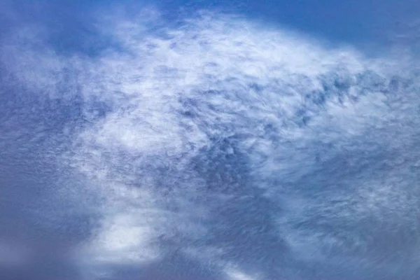 Modrá Zatažená Obloha Během Dne Chladný Obrázek Pro Tapety Pozadí — Stock fotografie