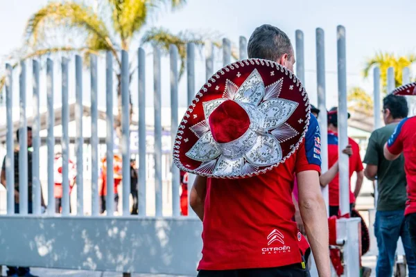 Len Mexiko Mar 2019 Citroen Besättningsmedlem Bär Charro Hatt Efter — Stockfoto