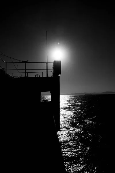 Greyscale Sea Ship Sunlight Daytime — Stock Photo, Image