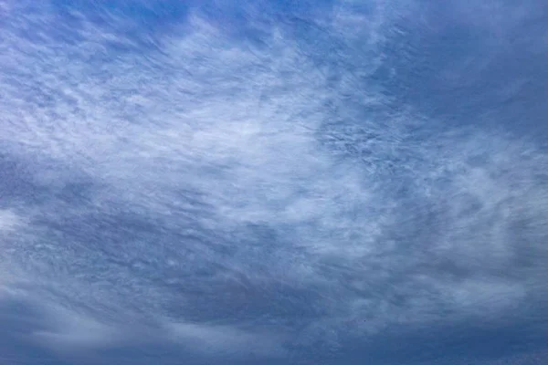 Cielo Azul Nublado Durante Día Una Imagen Fresca Para Fondos — Foto de Stock