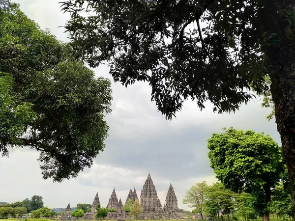 Famoso Templo Borobudur Atrás Das Árvores Yogyakarta Indonésia — Fotografia de Stock