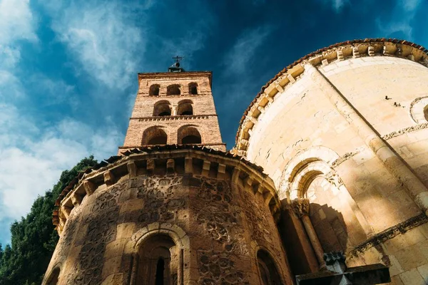 Low Angle Shot Breathtaking Church San Milan Captured Segovia Spain — 스톡 사진
