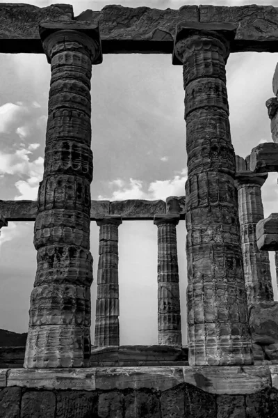 Közelkép Cape Sounion Oszlopairól Felhős Égbolt Alatt Görögországban — Stock Fotó