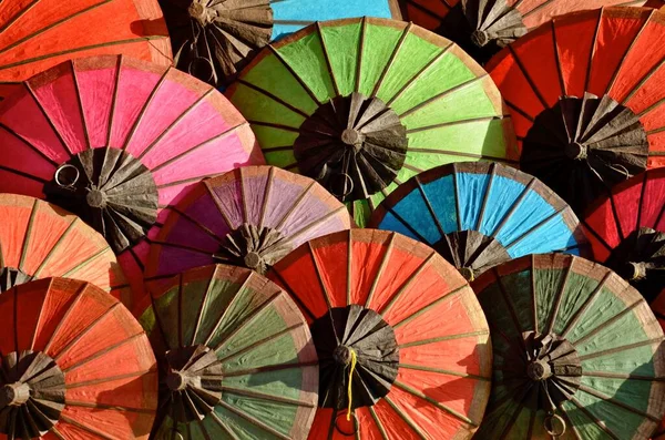 Sacco Ombrelli Colorati Luang Prabang Laos Grande Uno Sfondo Fresco — Foto Stock