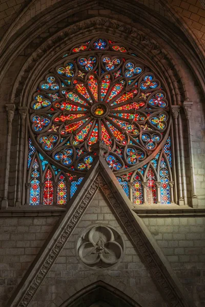 Una Pintura Sobre Las Ventanas Basílica Del Voto Nacional Quito —  Fotos de Stock