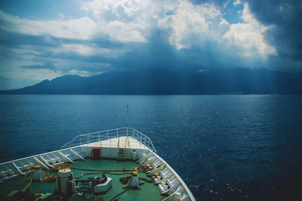 Ένα Πλοίο Κατευθυνόμενο Προς Διάσημο Ιστορικό Νησί Της Γιακουσίμα Την — Φωτογραφία Αρχείου