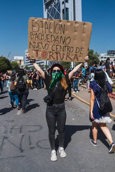 Les manifestations de Santiago montrent leur mécontentement face au gouvernement chilien en raison de la crise sociale — Photo