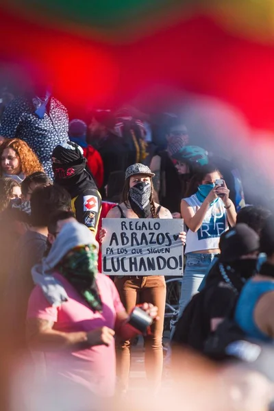 Protestas de Santiago muestran su insatisfacción con el gobierno chileno por la crisis social —  Fotos de Stock