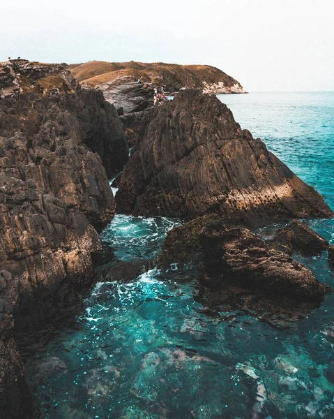 里约热内卢海滨区岩石形成的场景 — 图库照片