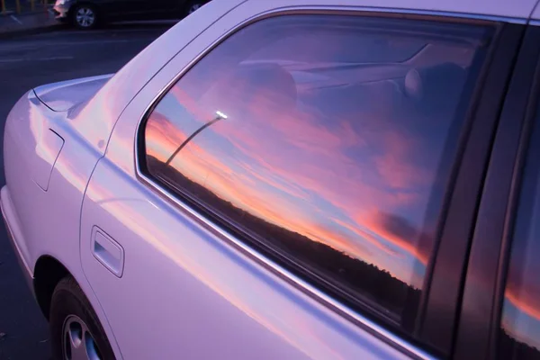 Beautiful Colors Sunset Sky Reflected Window Purple Car — Stock Photo, Image